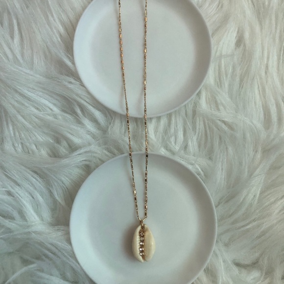THREE white/gold beach theme fabulous layered necklaces - Picture 4 of 9